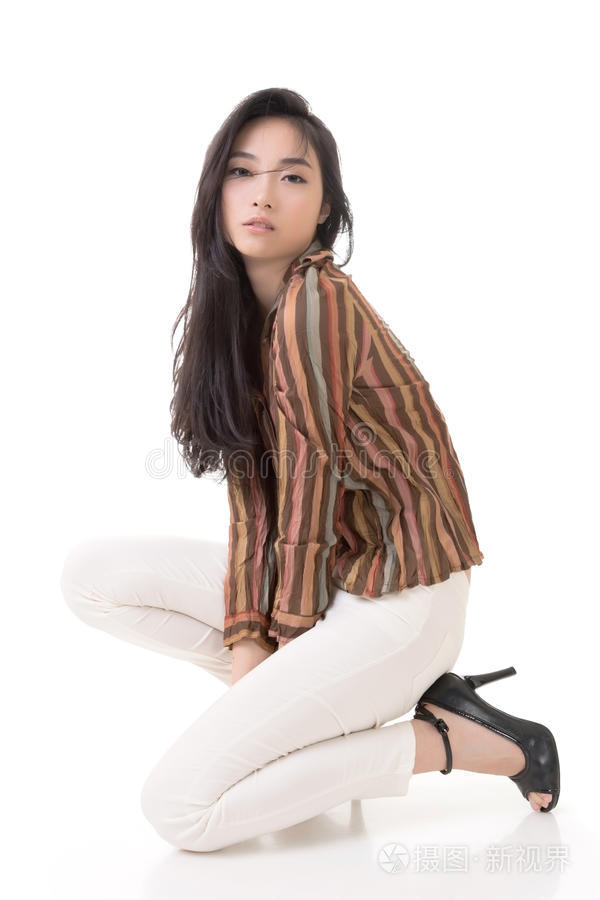 亚洲美女蹲姿