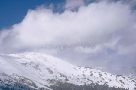 高山滑雪景观