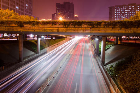 大城市道路夜间车灯