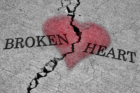 急性疼痛可能心脏病发作父亲把石膏乐队在膝盖受伤给他的儿子心碎