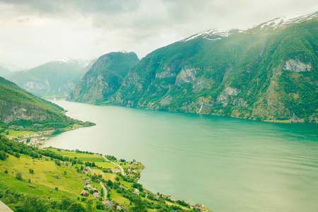 Aurland 从 Stegastein 的角度，挪威的峡湾