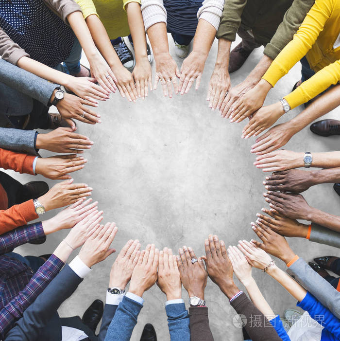 鸟瞰支持的双手一起伸出原始照片