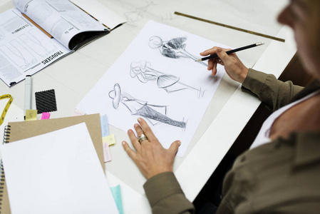 女设计师绘制草图原始照片集照片