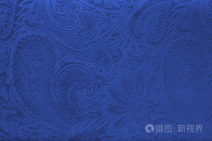 深蓝色天鹅绒织物与老式优雅的花卉图案或豪华的纹理