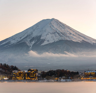 富士山与川川子湖日落图片