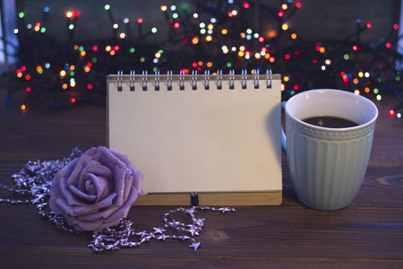 圣诞静物咖啡, 玩具和笔记本