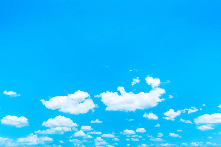清晰的蓝天背景云与背景。