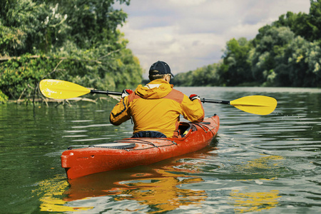 船只一个人图片