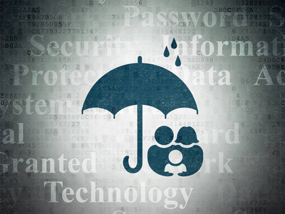 安全概念 家庭和雨伞在数字数据纸背景