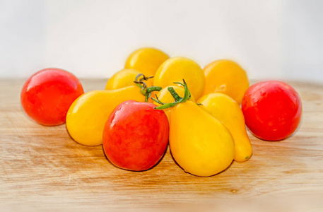 红黄樱桃番茄果, 植物番茄