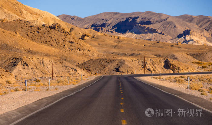 内华达沙漠的风景路死亡谷国家公园