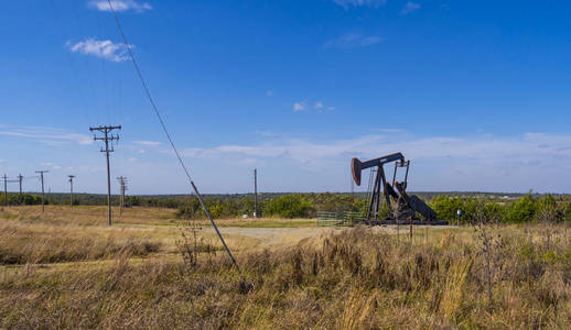 石油泵在俄克拉何马州的农村水泵千斤顶