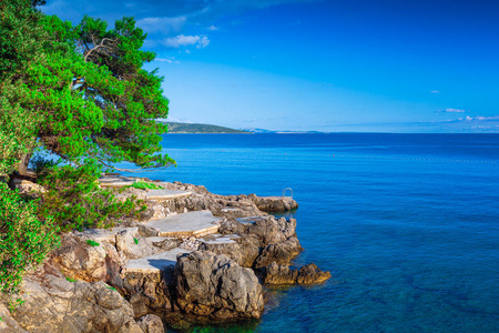 美妙浪漫的夏天下午景观全景海岸线