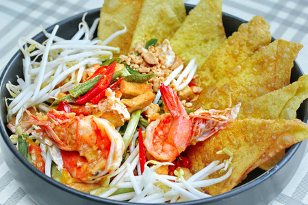 泰国虾和 crisy 馄饨, 豆芽