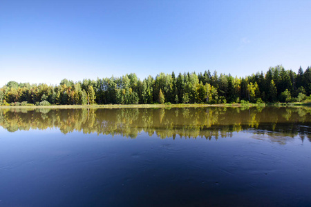 平静美丽的芬兰 Kymijoki 河