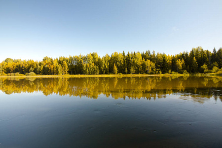 平静美丽的芬兰 Kymijoki 河