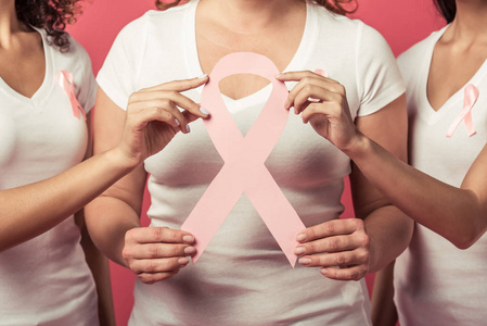 对抗乳癌的妇女