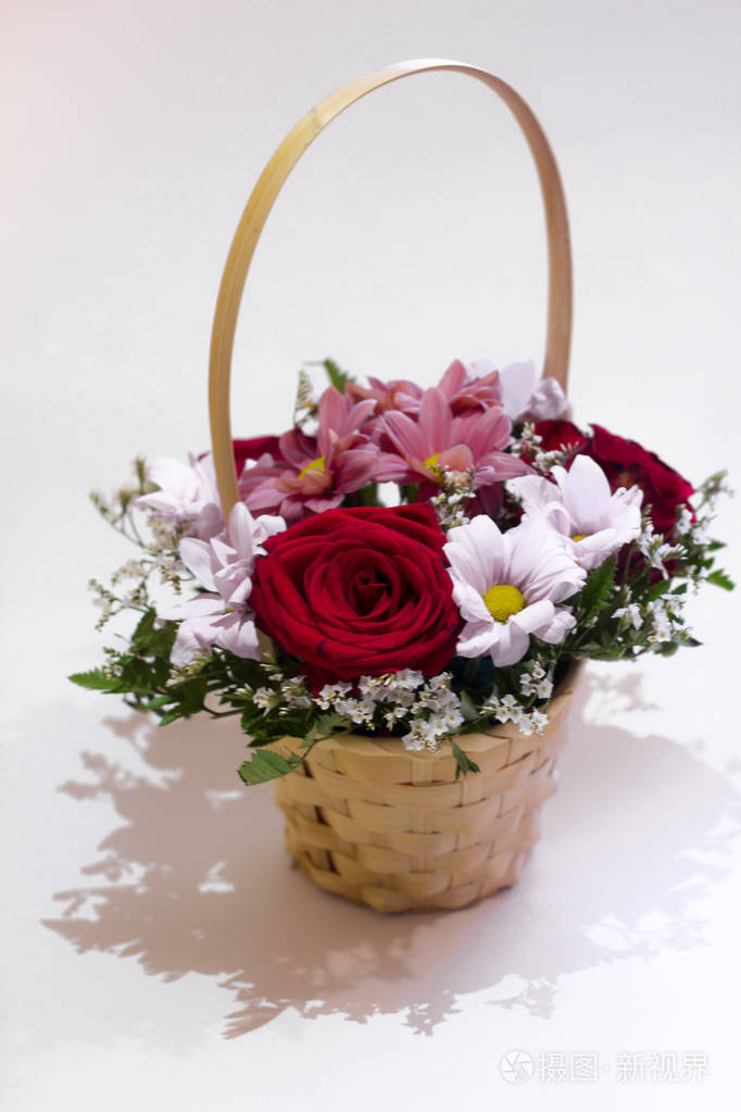 白色背景花篮