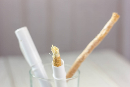 Miswak 或 siwak阿拉伯牙刷, 用于牙齿清洁白色