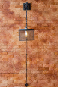 墙壁SCONE夹具与棕色墙壁背景