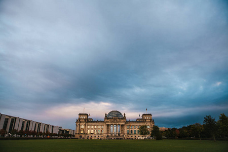 Reichstag 的大厦是 Bundestag 的状态汇编的大厦。德国国会大厦是 Berlins 旅游景点之一