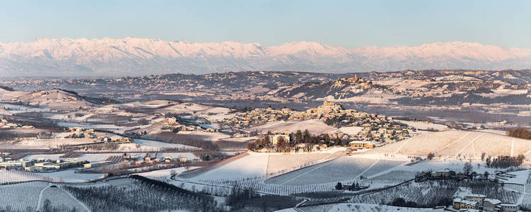 意大利北部的城堡和芒 Viso, 冬季, langhe 地区