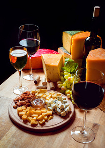 搭配各种奶酪和葡萄酒坚果和葡萄的美丽而丰富的成分