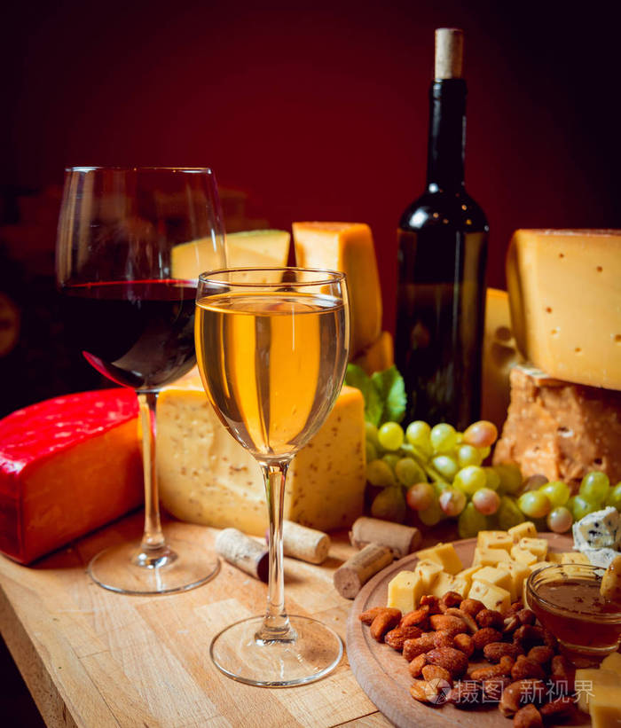 搭配各种奶酪和葡萄酒坚果和葡萄的美丽而丰富的成分