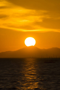 大日落在湖