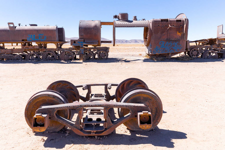 机车零件火车生锈的机车胴体铁路零件, 玻利维亚火车 ce照片