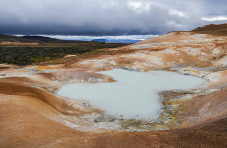 Leirhnjukur 熔岩场中的湖泊, 冰岛