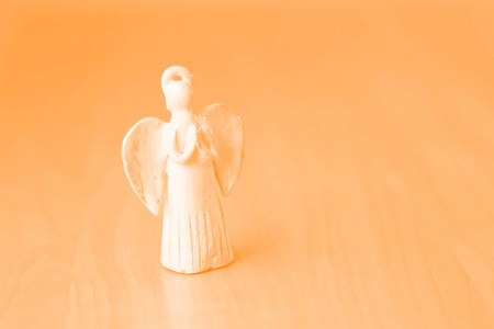 祈祷的天使瓷玩偶