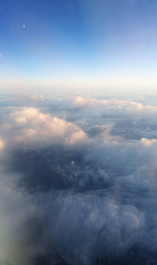 从飞机的云景背景