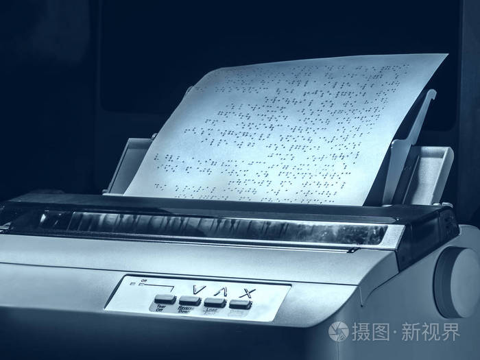带有盲文的打印机文本