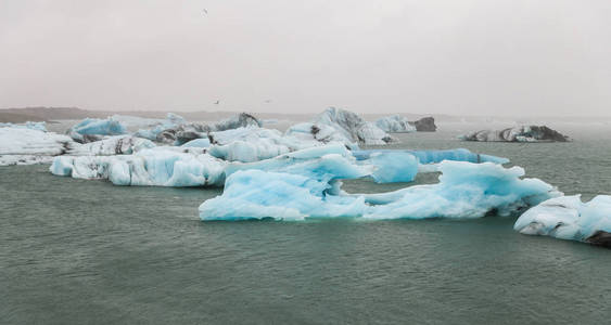 冰岛 Jokulsarlon 冰川河泻湖的冰山