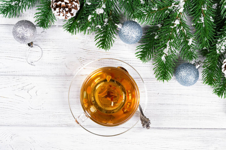 一杯热茶, 一棵圣诞树树枝