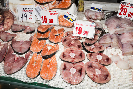 帕尔马海鲜市场出售的鲜鱼品种