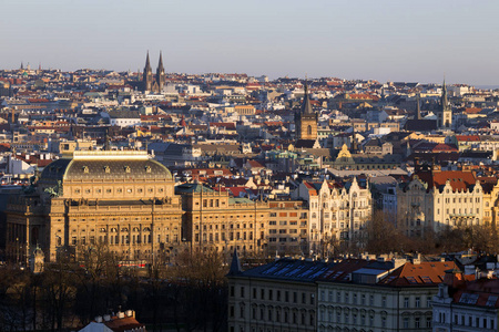 捷克共和国冬季布拉格城及其塔楼景观