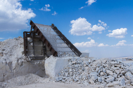 采矿机械工作.采矿业照片