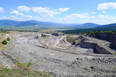 山上的石头矿, 罗马尼亚照片