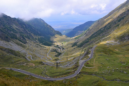 罗马尼亚喀尔巴阡山山的道路