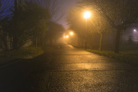 灰蒙蒙的夜晚图片