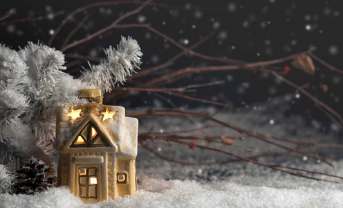 装饰的圣诞装饰品, 雪中的房子