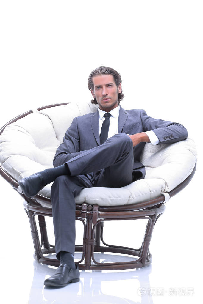 坐在椅子上的成功商人