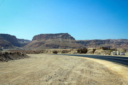 以色列死海附近的沙漠风景