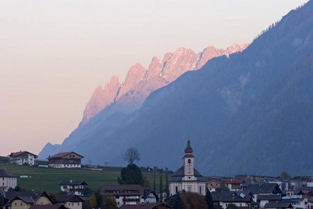 奥地利蒂罗尔州普斯特塔尔山谷的Strassen和Lienzer白云母山