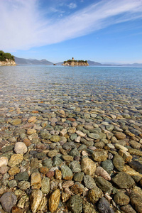 希腊埃维亚岛美丽的海滩和石头