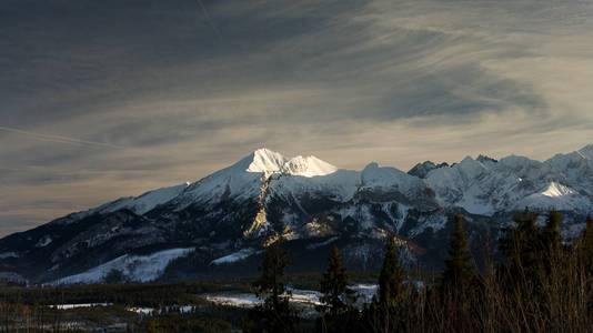 波兰较小的塔特拉山冬景