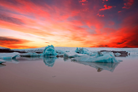 Solheimajokull 冰川在冰岛日出