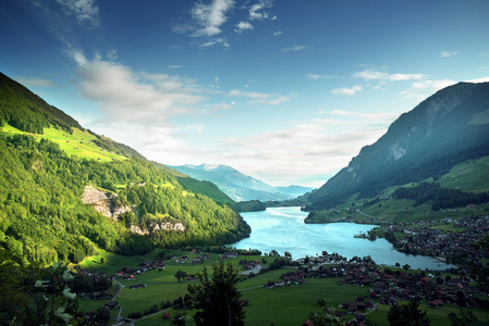 鸟瞰 Lungernsee 湖, 瑞士, 欧洲